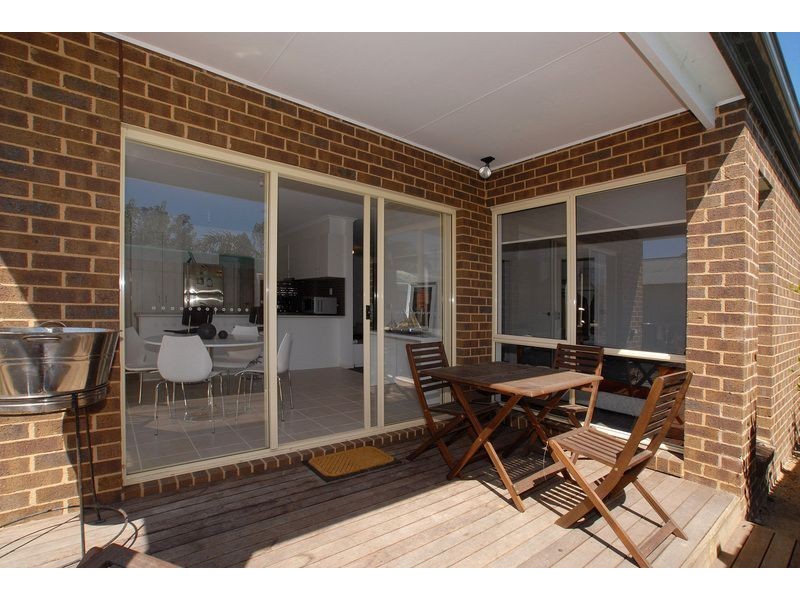 2/5 Rosslyn Avenue, Seaford VIC 3198