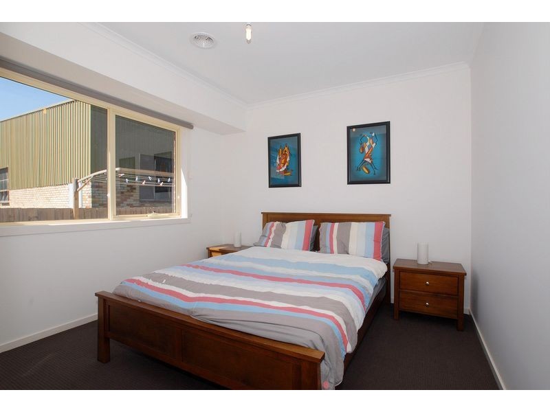 2/5 Rosslyn Avenue, Seaford VIC 3198