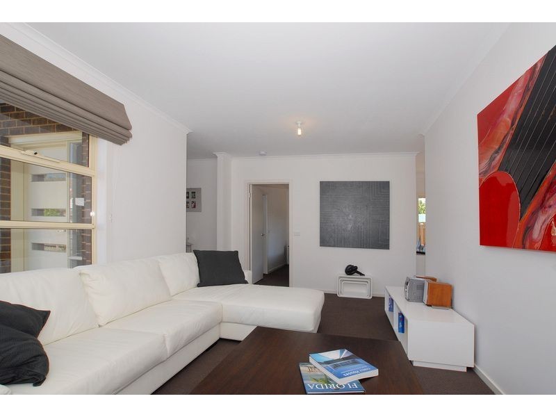 2/5 Rosslyn Avenue, Seaford VIC 3198