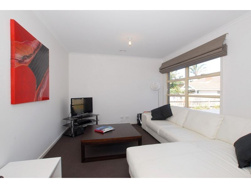 2/5 Rosslyn Avenue, Seaford VIC 3198