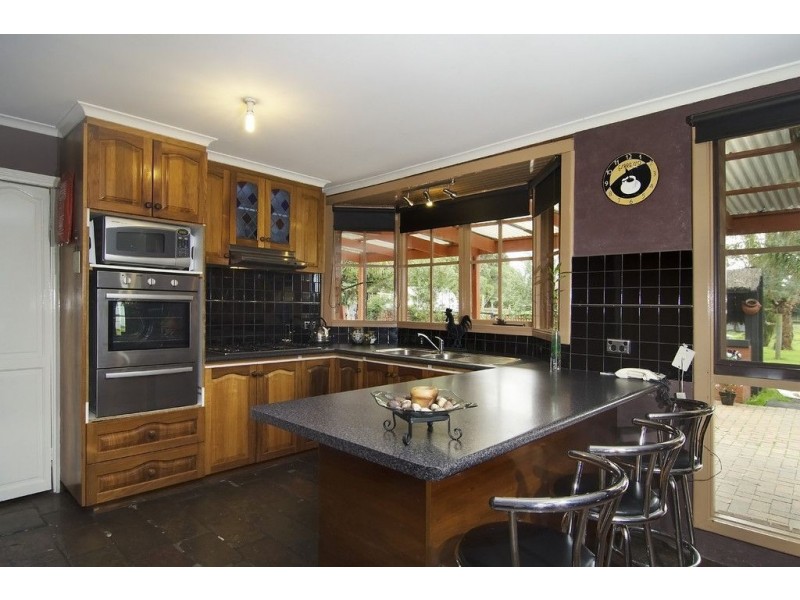 4 The Knoll, Somerville VIC 3912