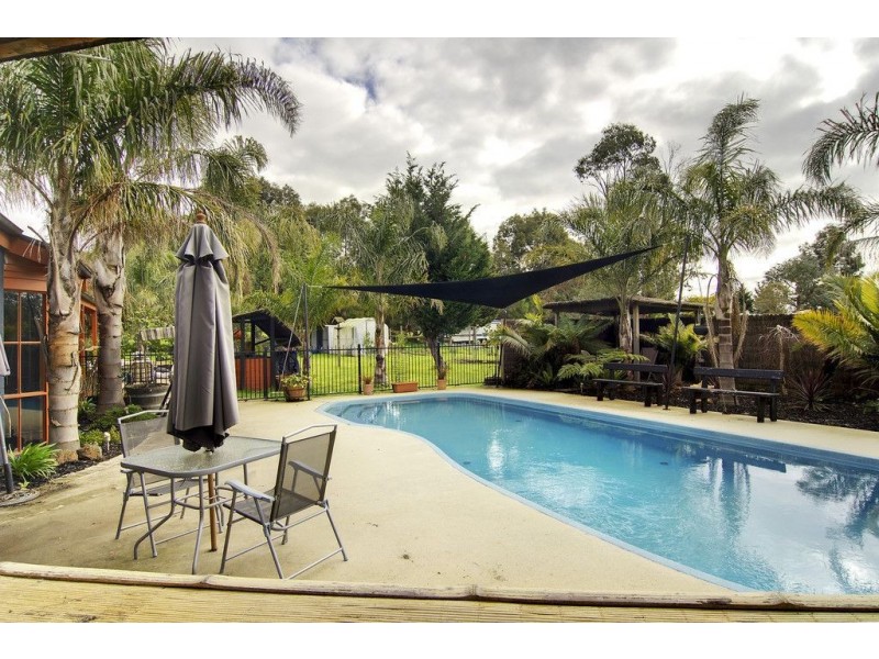 4 The Knoll, Somerville VIC 3912