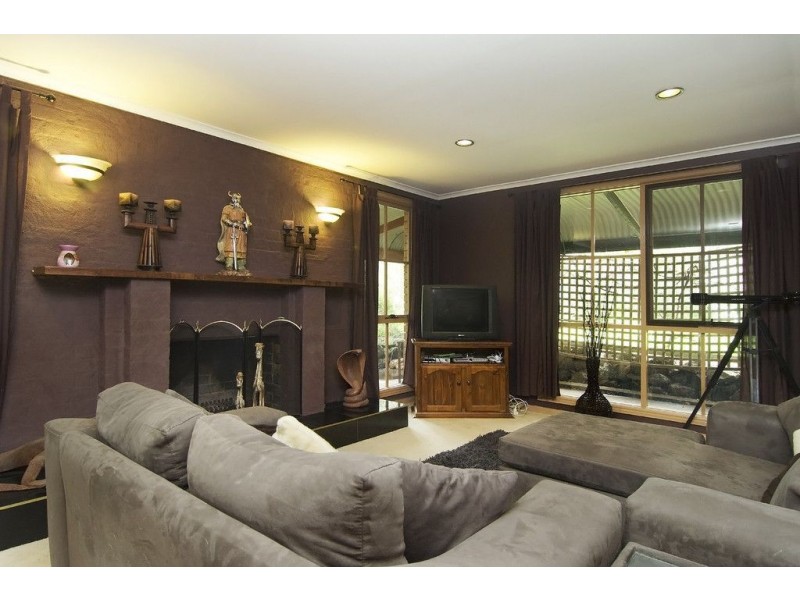 4 The Knoll, Somerville VIC 3912