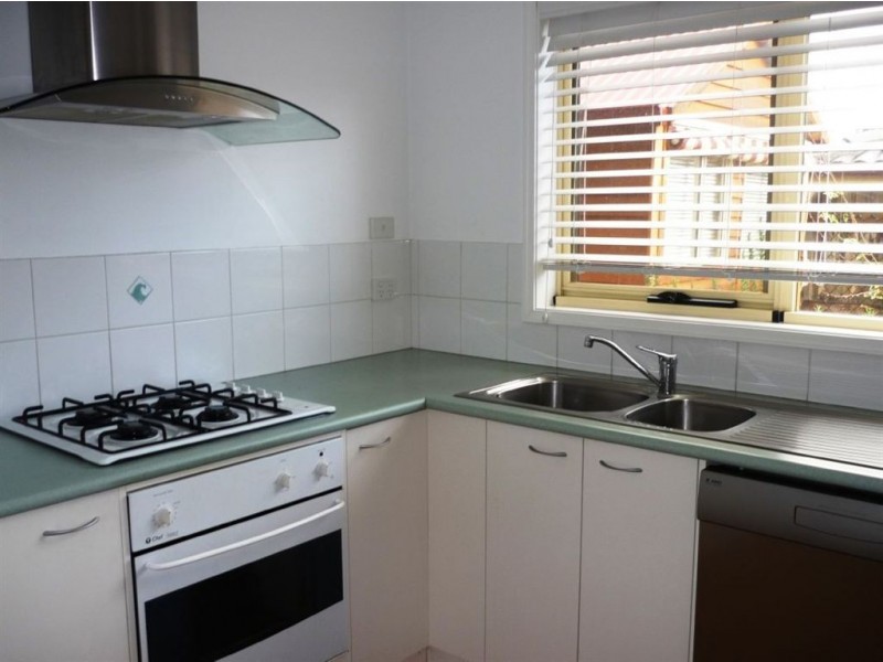 1/8 Raymond Street, Somerville VIC 3912