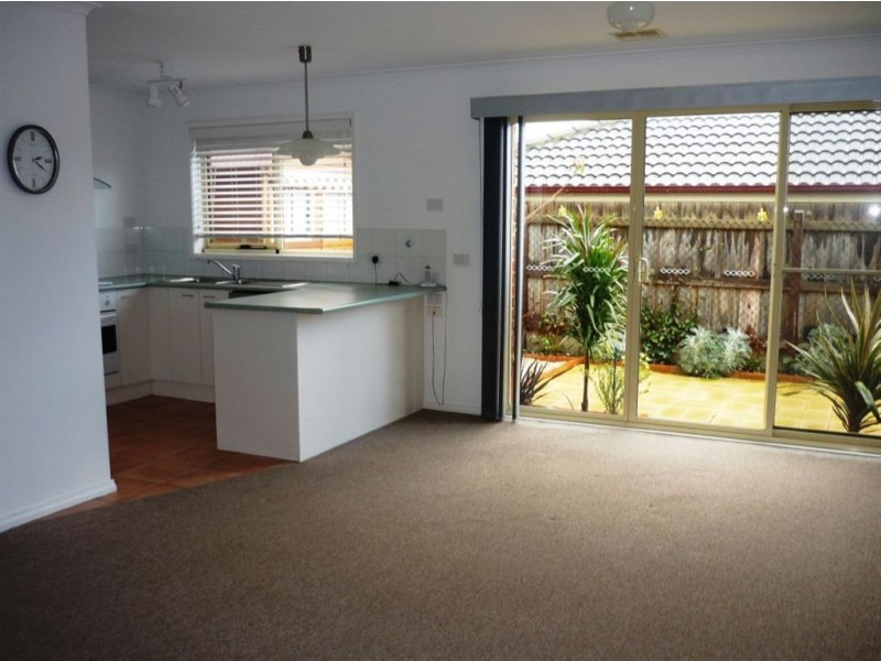 1/8 Raymond Street, Somerville VIC 3912