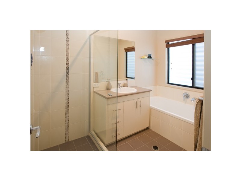 33 Clowes Lane, Newmarket QLD 4051