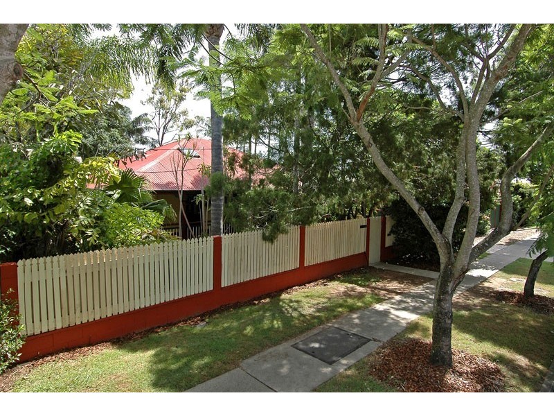17 Rainbow Street, Sandgate QLD 4017