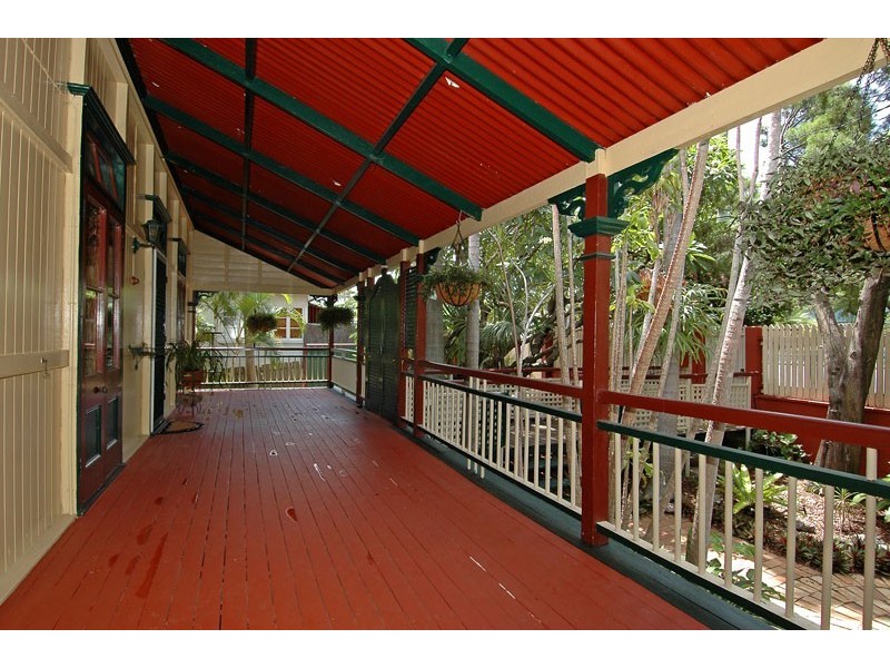 17 Rainbow Street, Sandgate QLD 4017