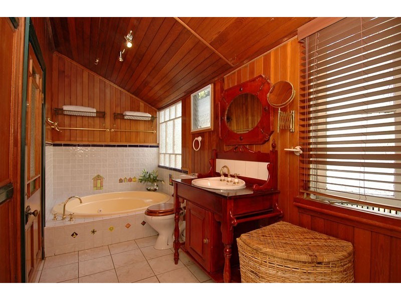 17 Rainbow Street, Sandgate QLD 4017