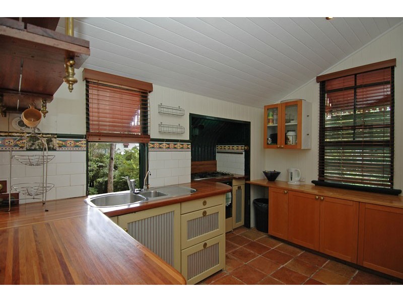 17 Rainbow Street, Sandgate QLD 4017