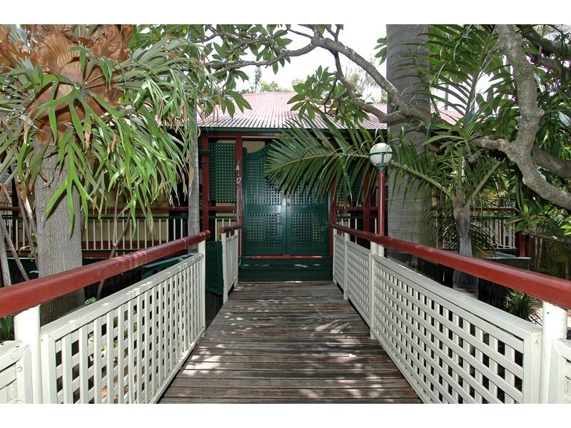 17 Rainbow Street, Sandgate QLD 4017