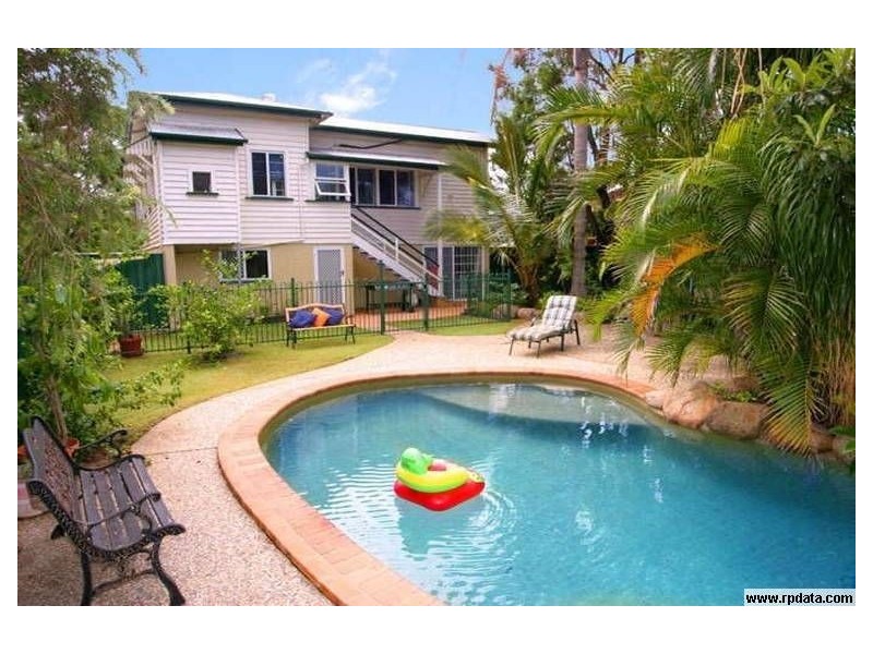 11 Winchester St, Hamilton QLD 4007