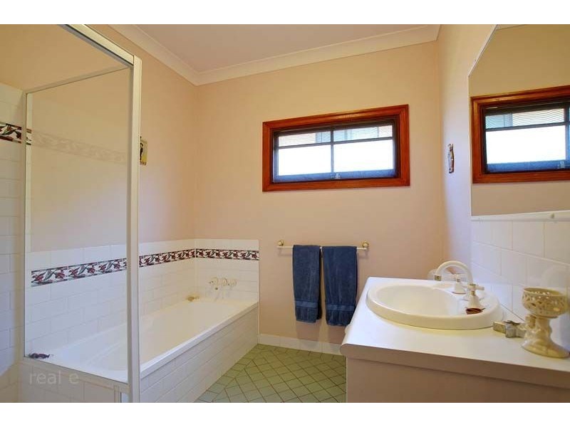 69 Manson Rd, Hendra QLD 4011