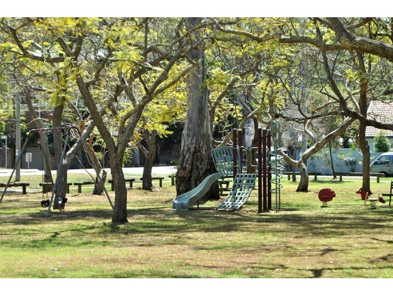 15 Camira St, St Lucia QLD 4067