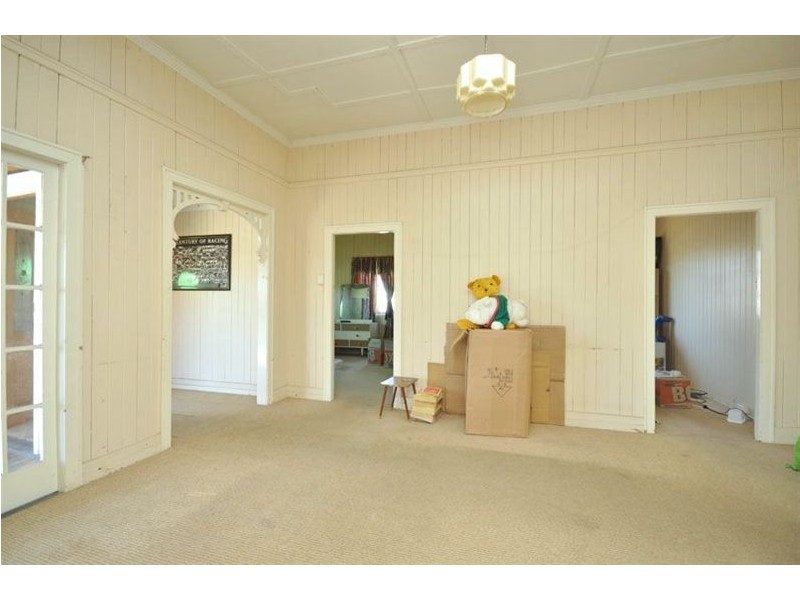 73 Raceview Avenue, Hendra QLD 4011