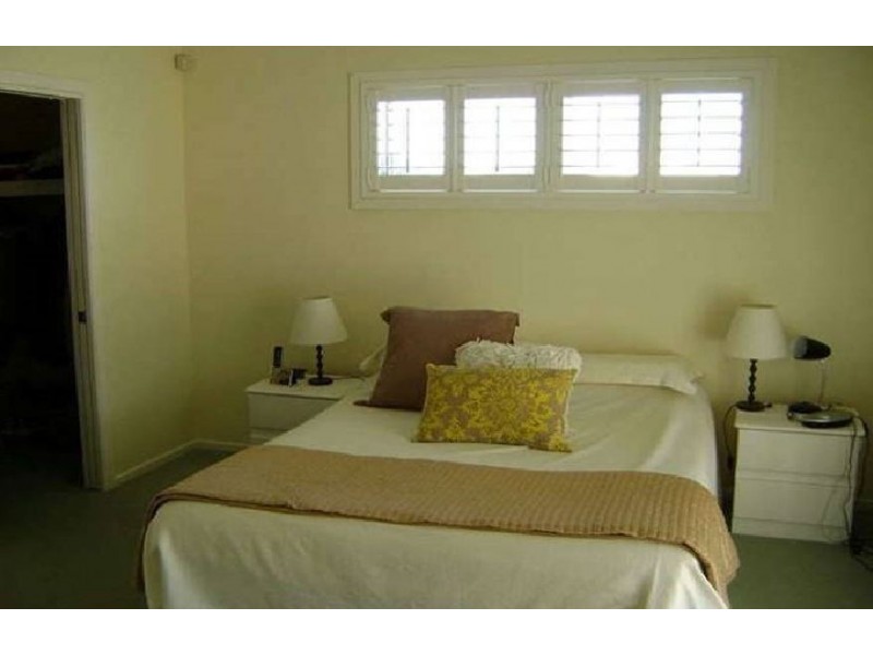 8 Manson Road, Hendra QLD 4011