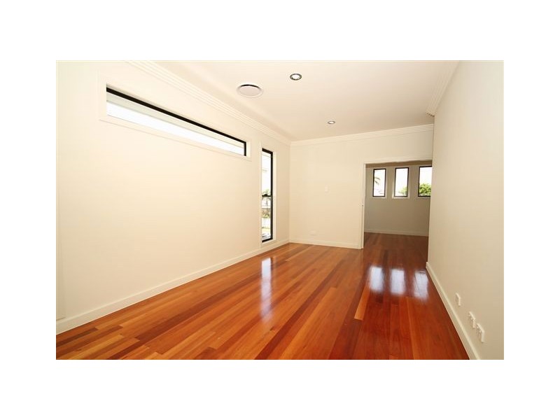 8 Long Street, Hendra QLD 4011