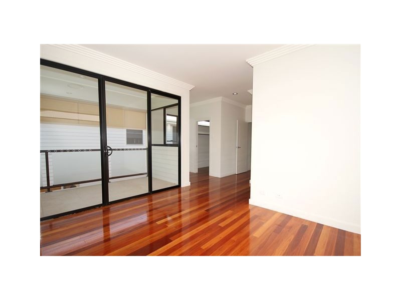 8 Long Street, Hendra QLD 4011