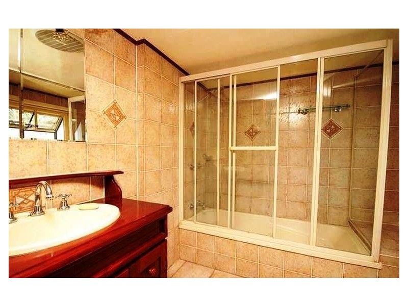 18 Winchester Street, Hamilton QLD 4007