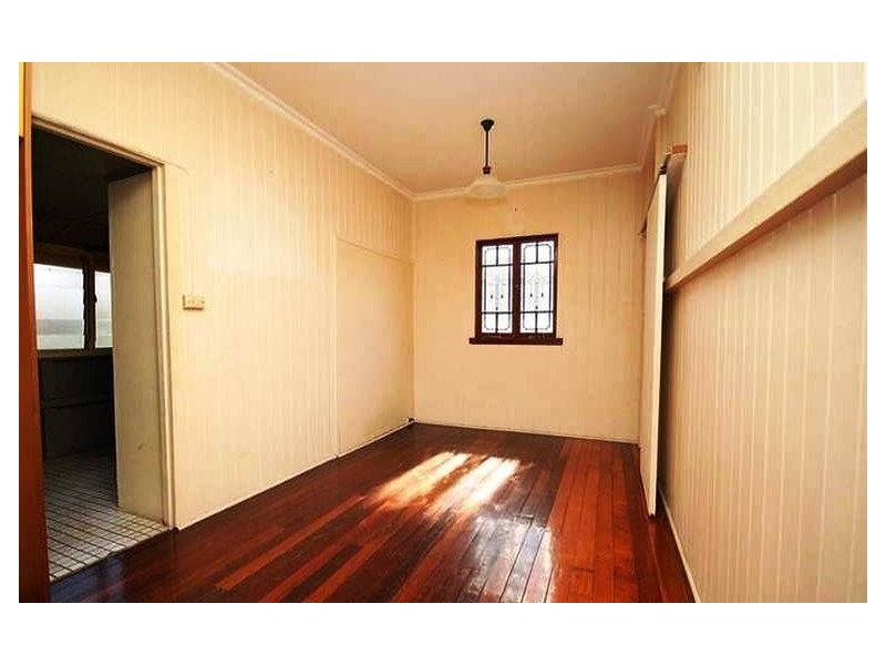 18 Winchester Street, Hamilton QLD 4007