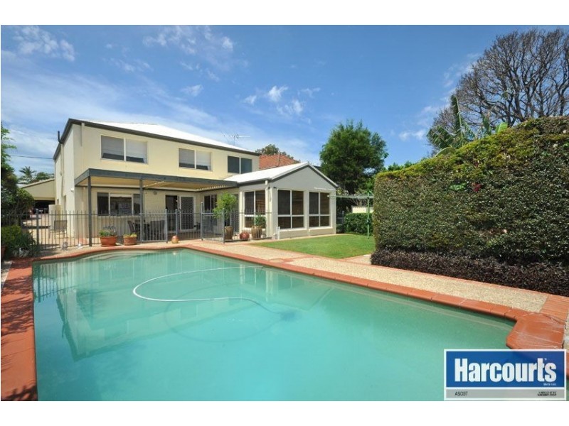 18 Woodville Street, Hendra QLD 4011