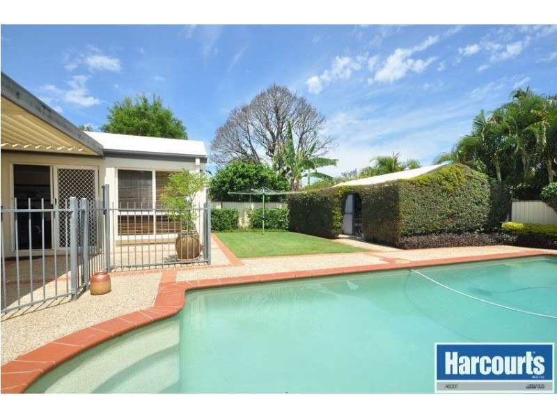 18 Woodville Street, Hendra QLD 4011