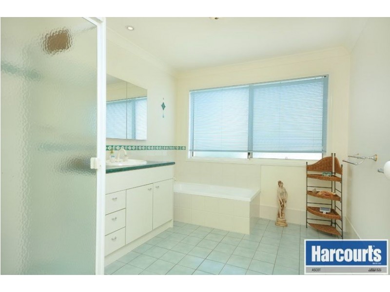 18 Woodville Street, Hendra QLD 4011