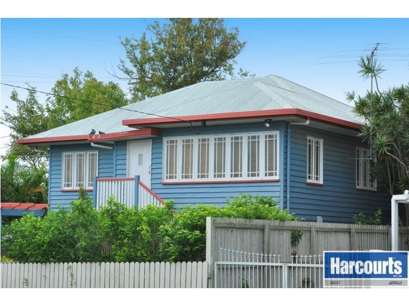 2 Dorames Street, Hendra QLD 4011