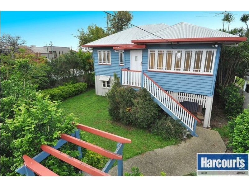 2 Dorames Street, Hendra QLD 4011