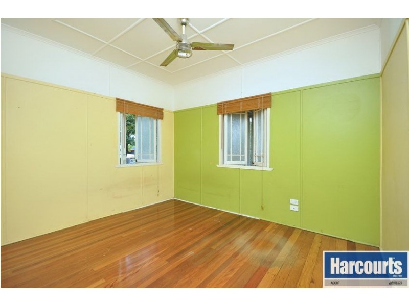 2 Dorames Street, Hendra QLD 4011