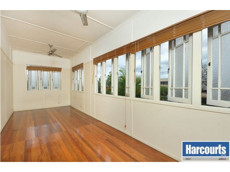 2 Dorames Street, Hendra QLD 4011