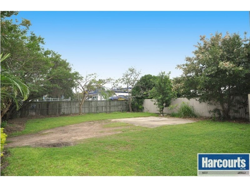 2 Dorames Street, Hendra QLD 4011