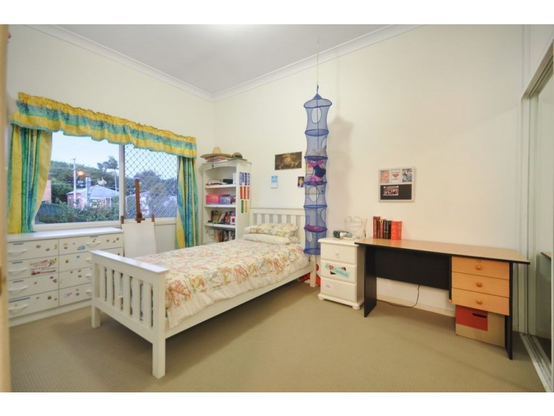 18 Jackson Street, Hamilton QLD 4007