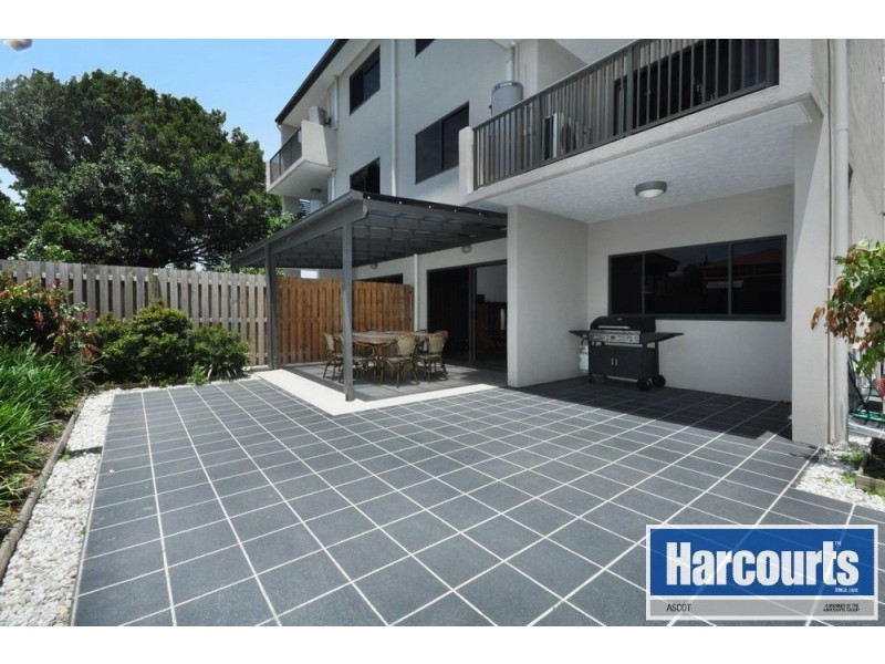 2/85 Nudgee Road, Hamilton QLD 4007