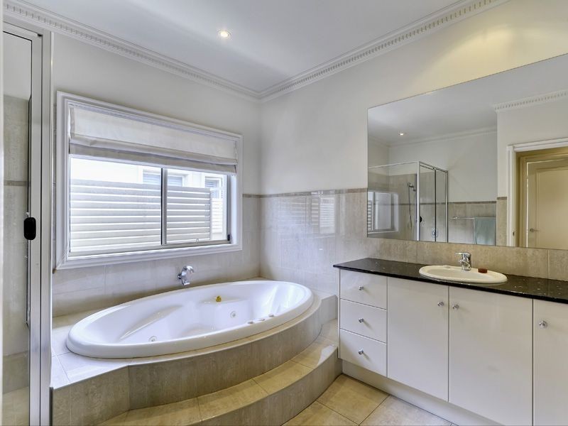 76 Woodville Street, Hendra QLD 4011