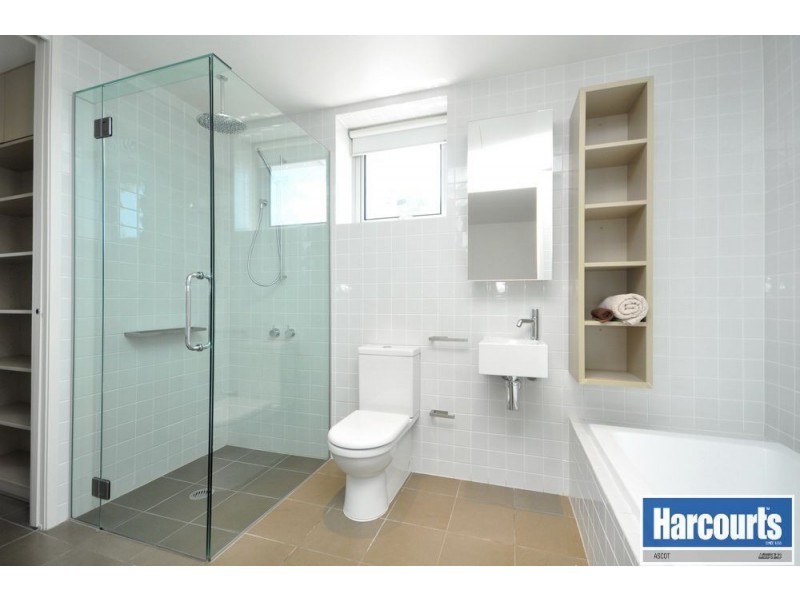 301/35 Harbour Rd, Hamilton QLD 4007