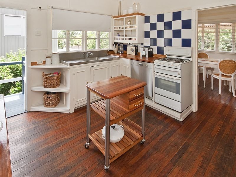 18 Lynell Street, Hamilton QLD 4007