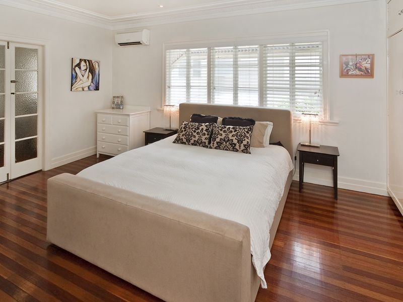 18 Lynell Street, Hamilton QLD 4007