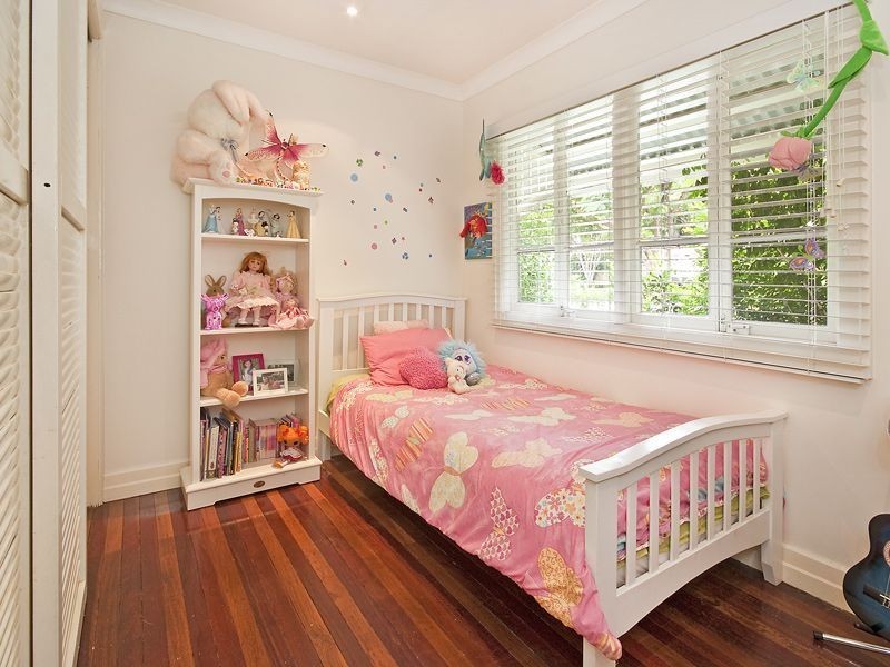 18 Lynell Street, Hamilton QLD 4007