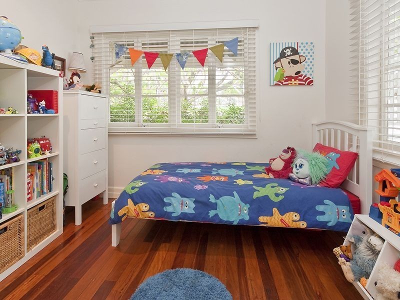 18 Lynell Street, Hamilton QLD 4007