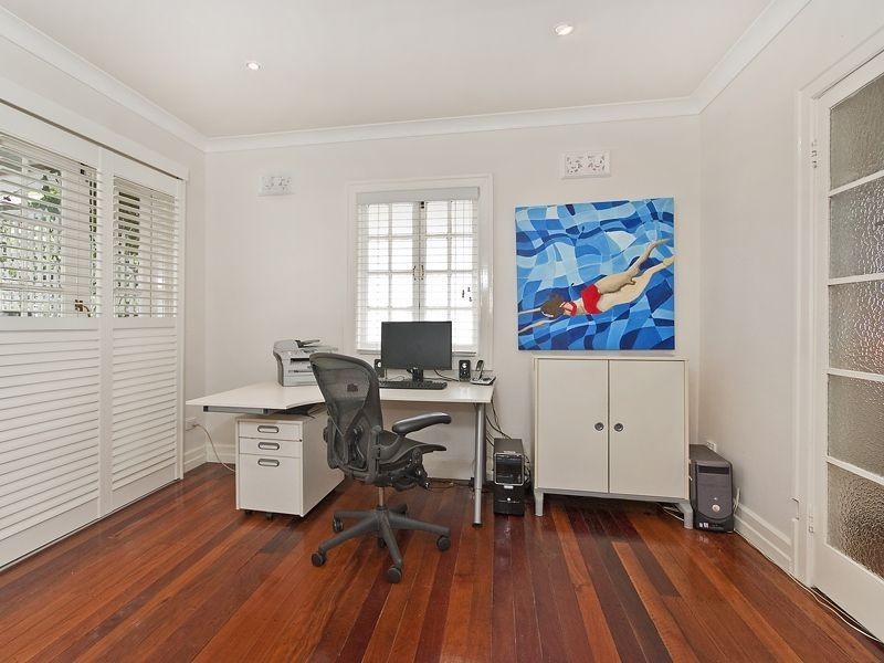 18 Lynell Street, Hamilton QLD 4007