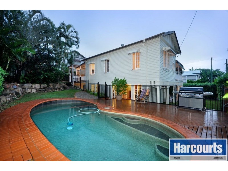 2 Goldsworthy Avenue, Hamilton QLD 4007
