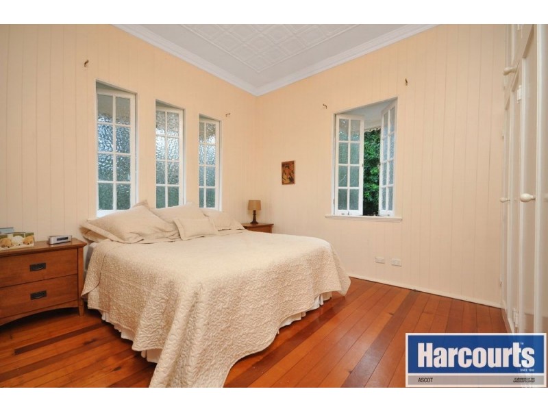 2 Goldsworthy Avenue, Hamilton QLD 4007