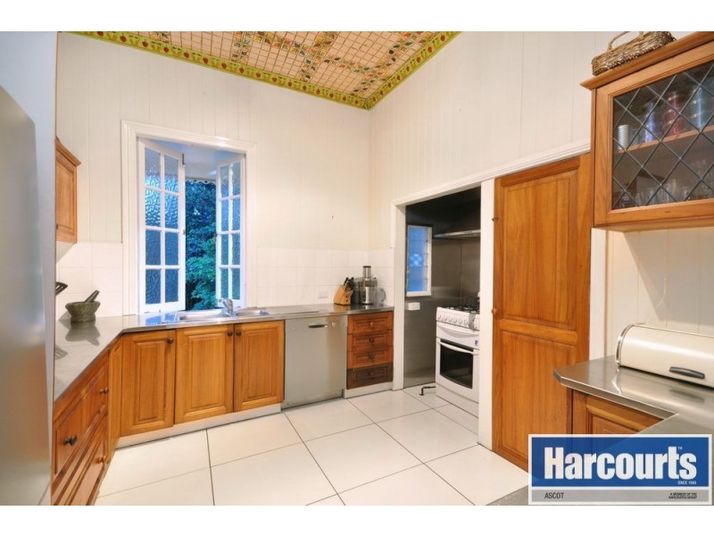 2 Goldsworthy Avenue, Hamilton QLD 4007