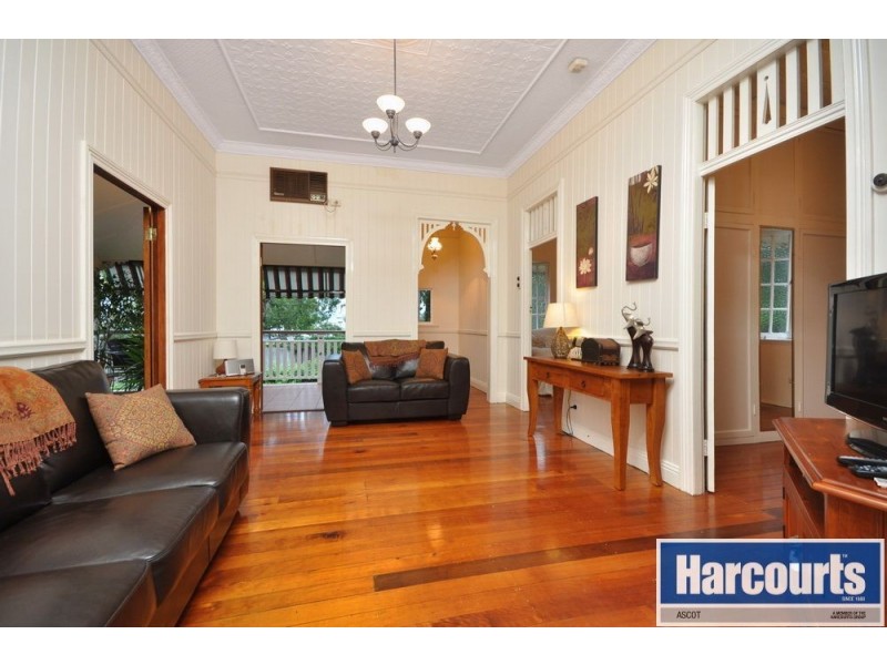 2 Goldsworthy Avenue, Hamilton QLD 4007