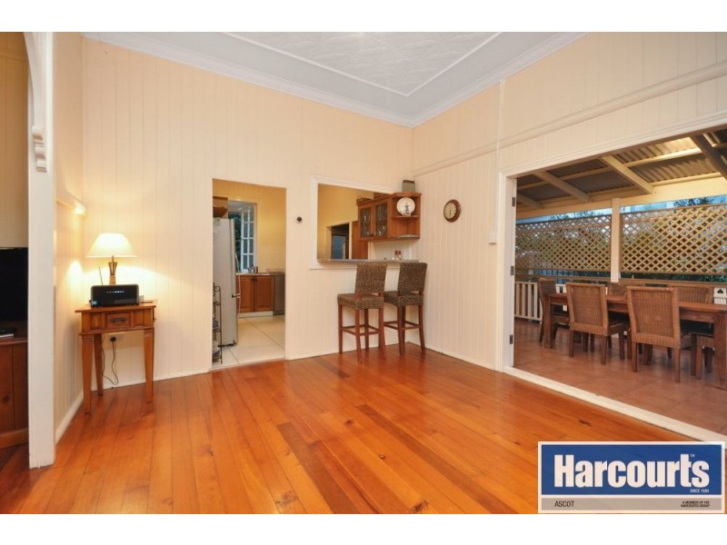 2 Goldsworthy Avenue, Hamilton QLD 4007