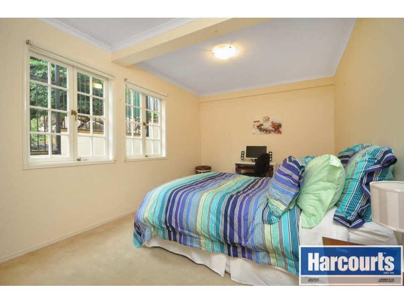 2 Goldsworthy Avenue, Hamilton QLD 4007