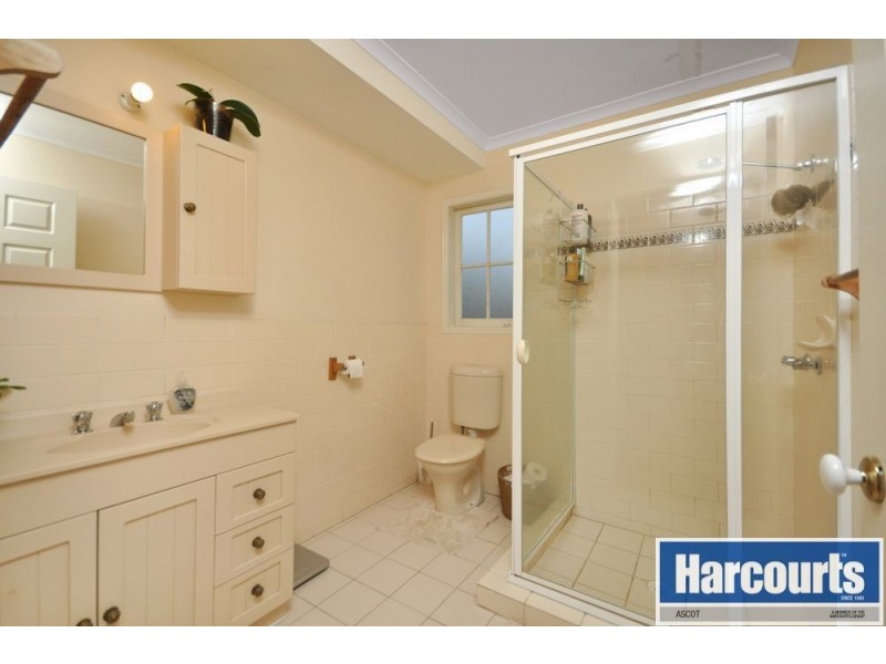 2 Goldsworthy Avenue, Hamilton QLD 4007