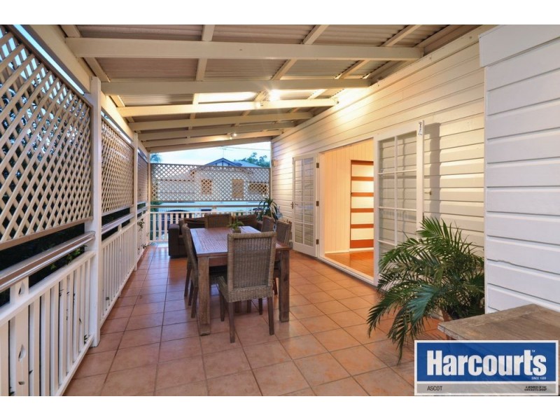 2 Goldsworthy Avenue, Hamilton QLD 4007