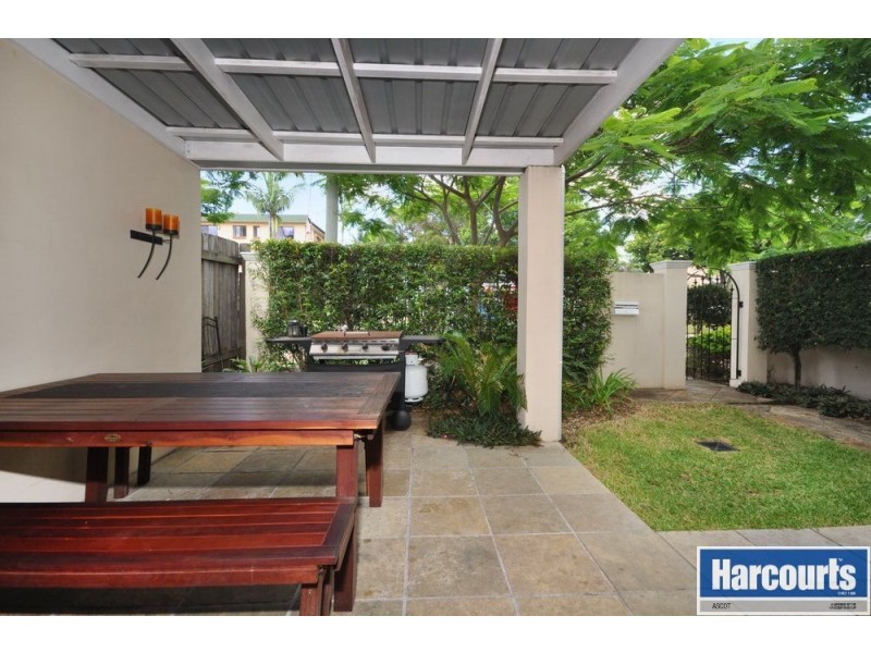 2/82 Jackson Street, Hamilton QLD 4007